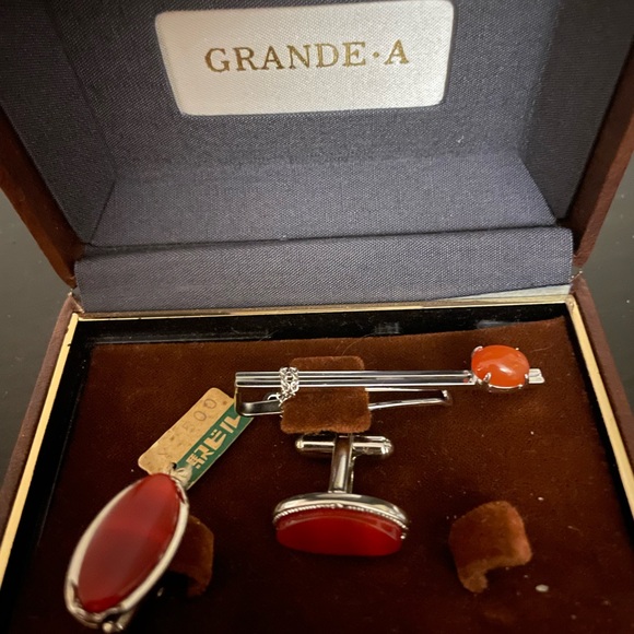 Grande-A carnelian Cuff Links and tie Bar - Picture 1 of 5